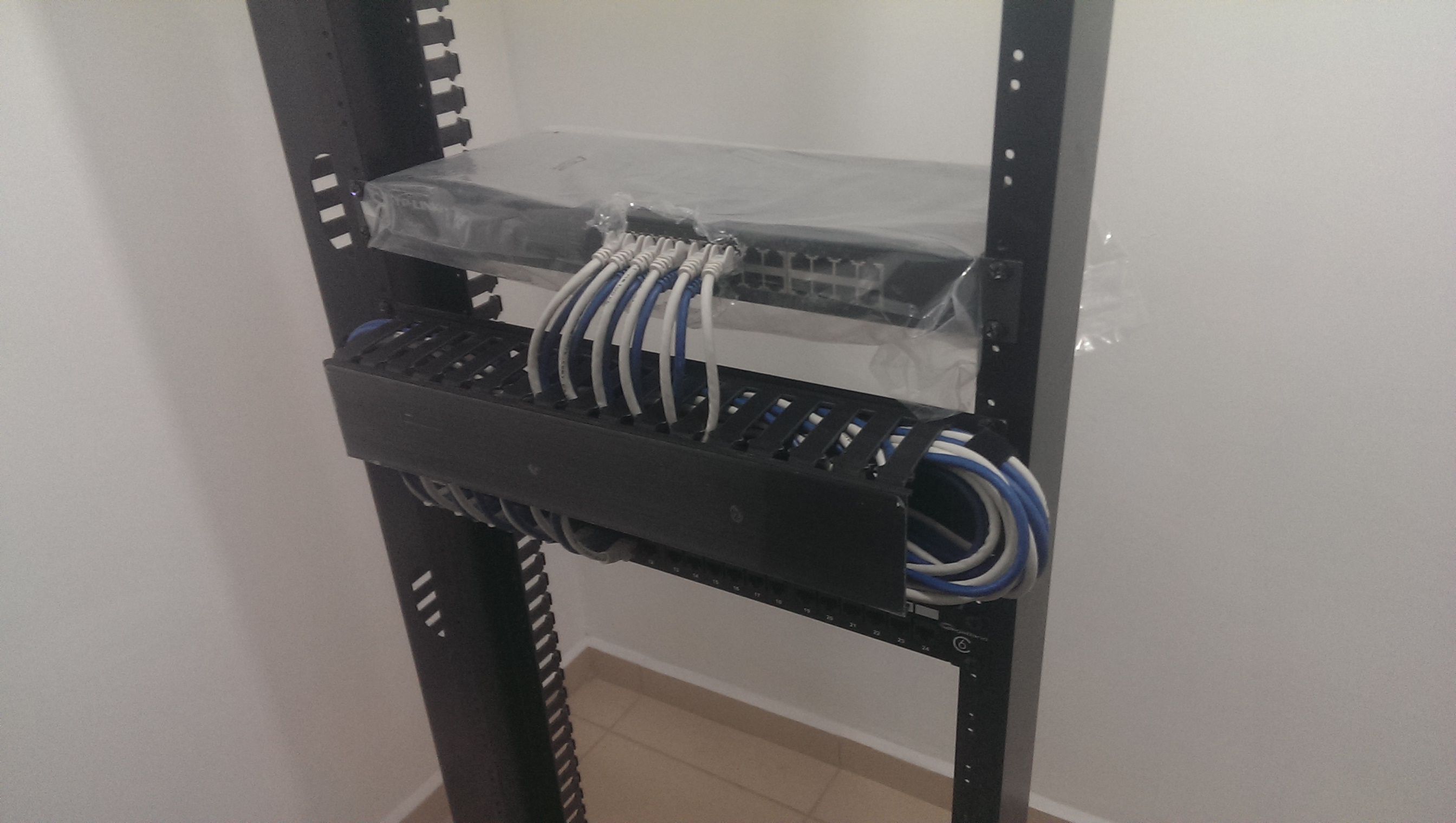panel frontal switch con organizador horizontal